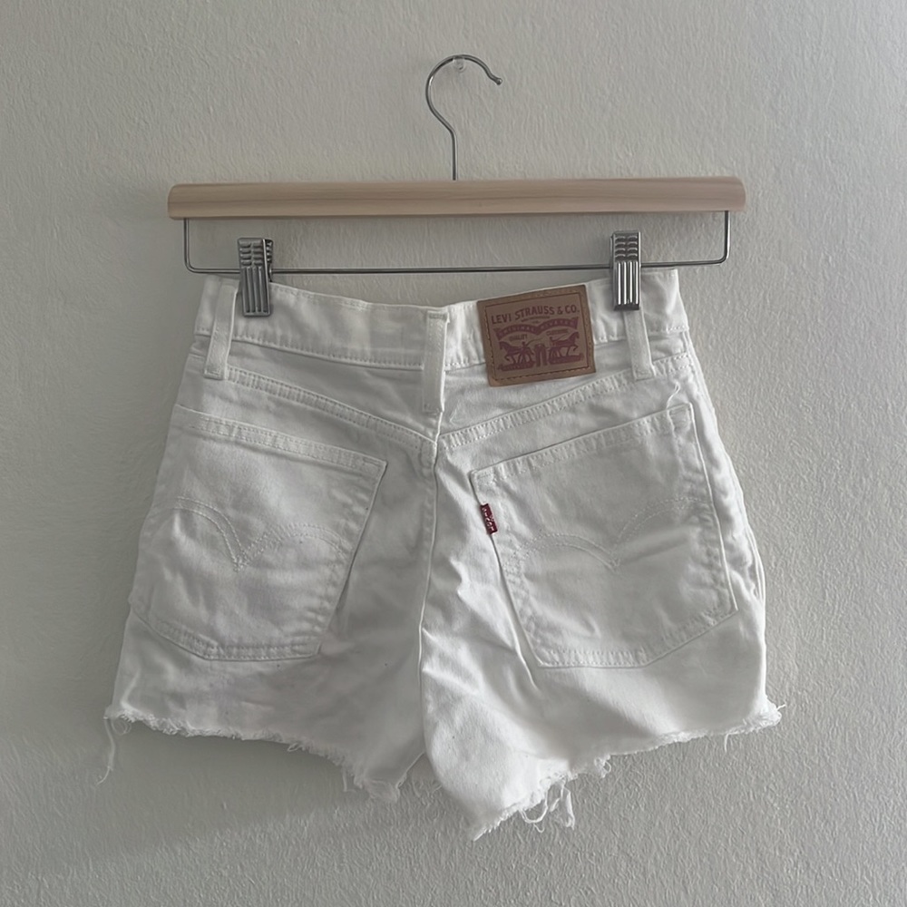 White High-Wasted Levi Shorts